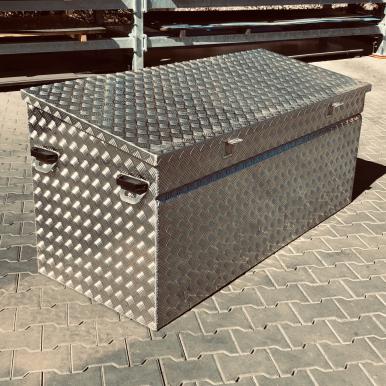 Transportkiste schräger Deckel